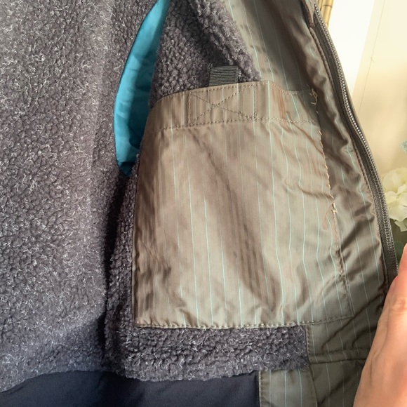 Roxy Snowboarding Jacket - Picture 5 of 8